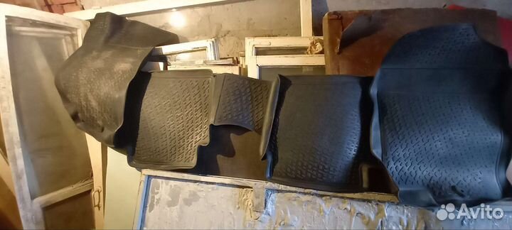 Автомобильные коврики резиновые на Solaris