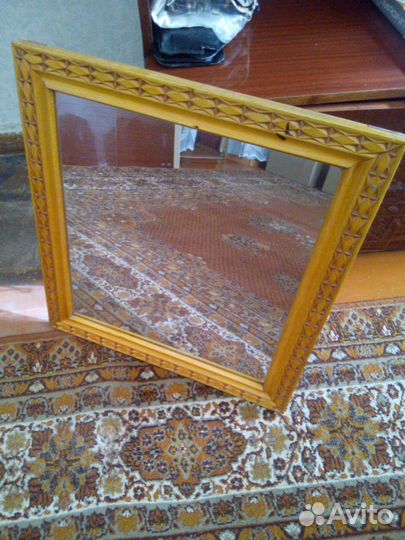 Зеркало в резной раме