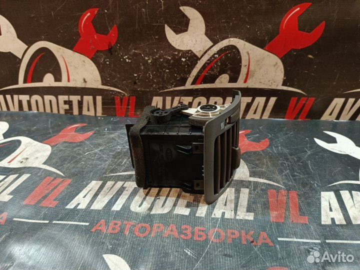 Дефлектор воздушный правый Kia Sorento BL D4CB