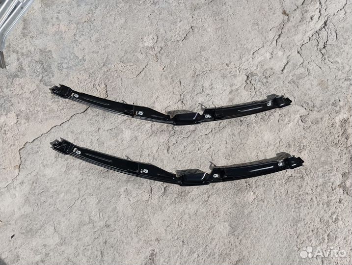 Chevrolet Cobalt кронштейн переднего бампера (цент