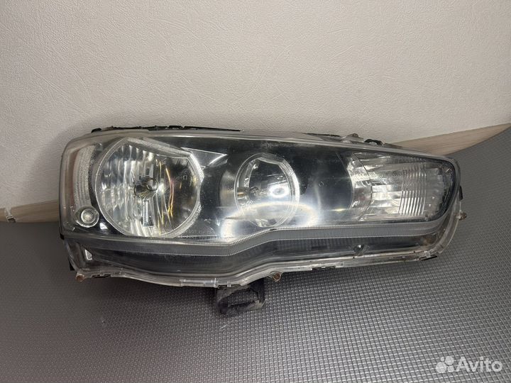 Передняя фара правая на mitsubishi lanser X