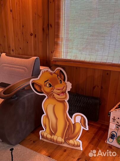 Картонная фигура льва для фотозоны