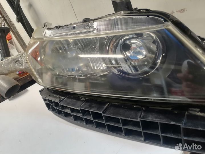 Передние фары на honda strim 2006-2014г