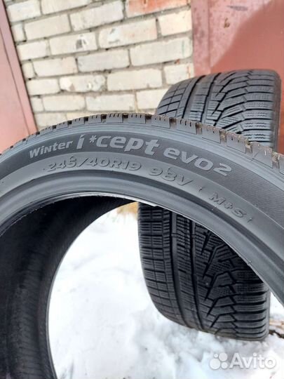 Hankook Winter I'Cept Evo2 W320 245/40 R19 98V