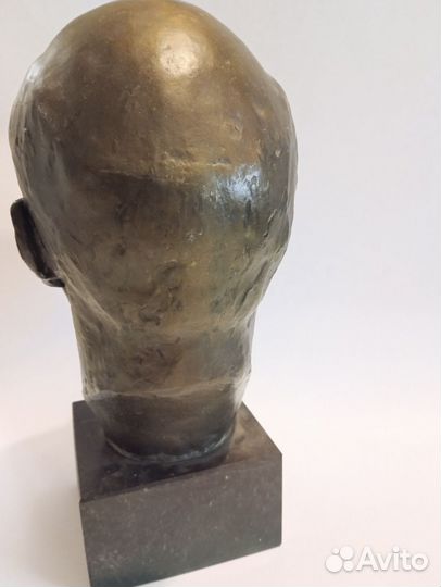 Бюст Ленина большой.скульптор Арапов