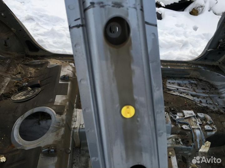 Стойка центральная правая Opel Astra H L48