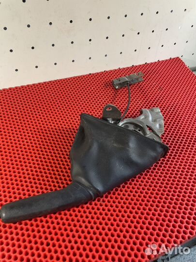 Рычаг стояночного тормоза (Toyota Corolla) 180