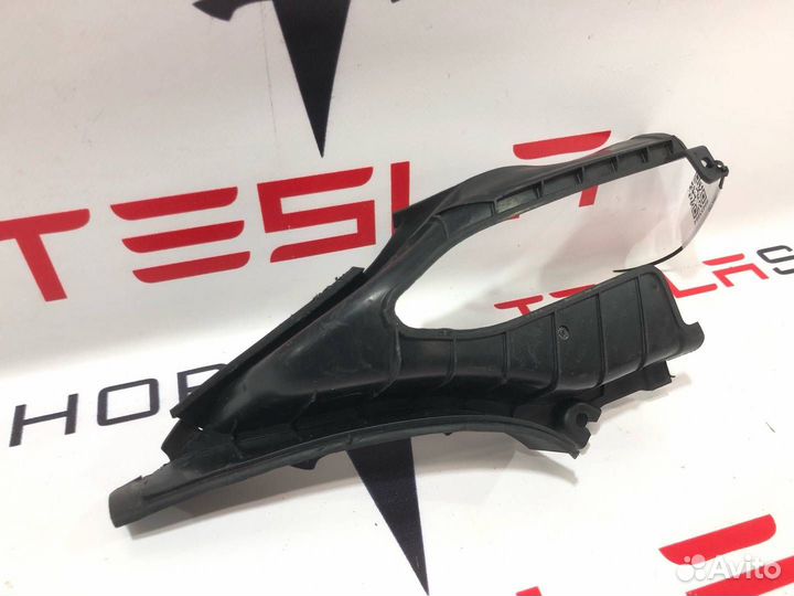 Накладка панели дворников Tesla Model X 2019