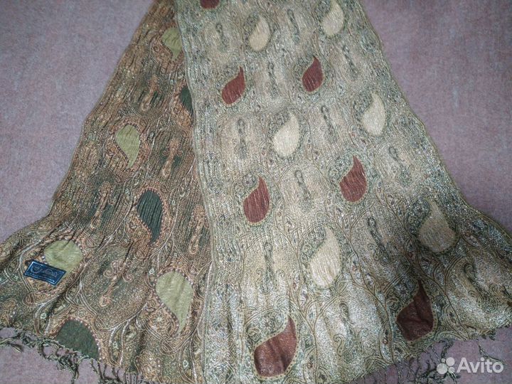 Новый палантин с золотыми нитями