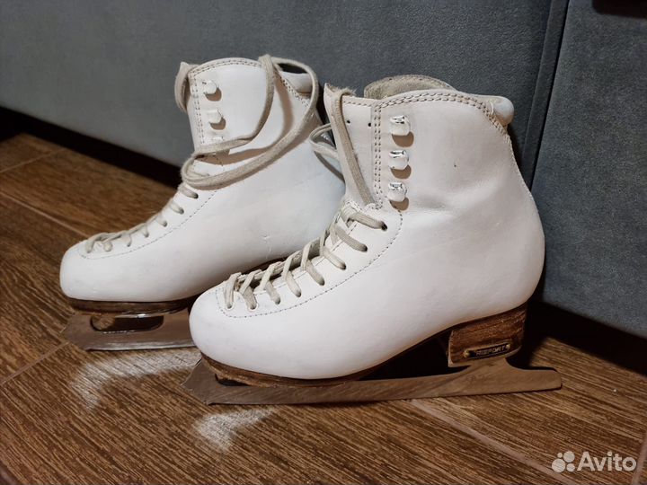 Коньки фигурные Risport