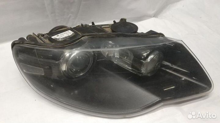 Фара правая Volkswagen Touareg 2010 7L6941032C