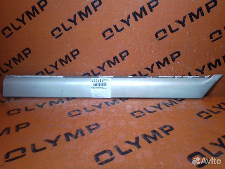 Молдинг бампера задний правый Toyota Crown JZS155