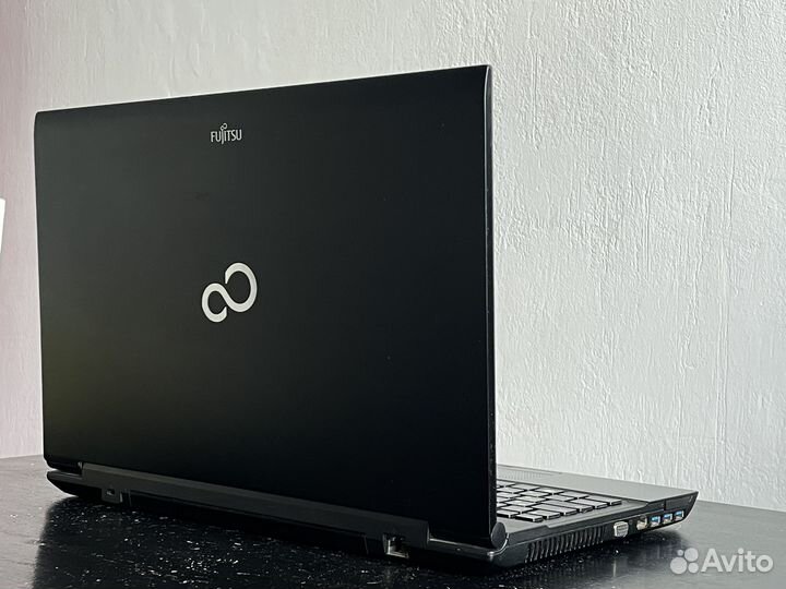Ноутбук Fujitsu AH532