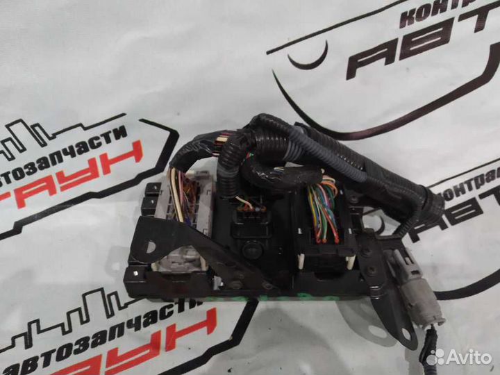 Блок управления ABS toyota crown majesta UZS186 3U