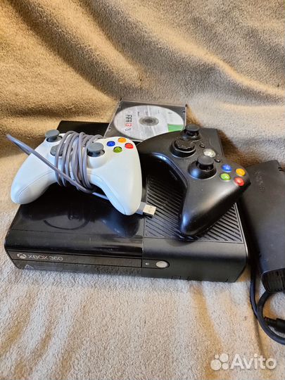 Xbox 360 E - 500Gb+2 джойстика