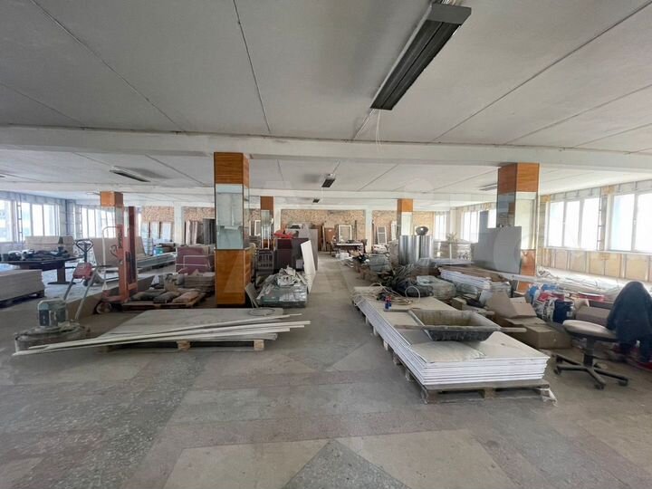 Офис с новым ремонтом и парковкой, 2244 м²