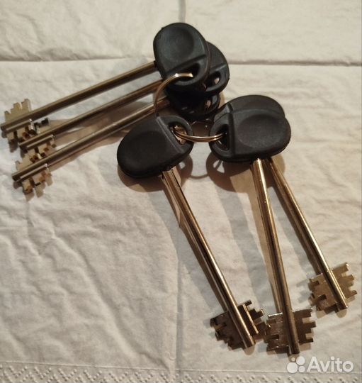 Комплект ключей для уличных дверей