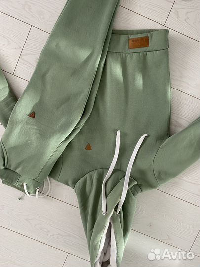 Спортивный костюм женский 42