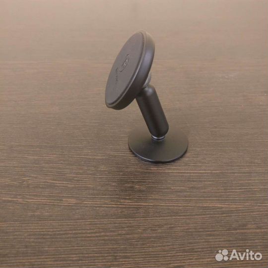 Магнитный держатель телефона в авто
