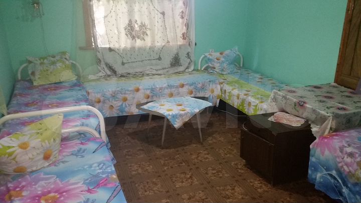 Комната 18 м² в 8-к., 1/2 эт.