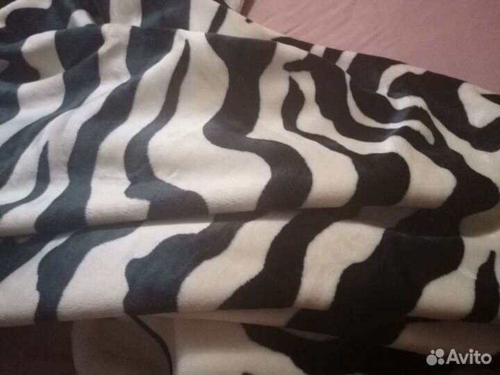 Пледы и покрывало