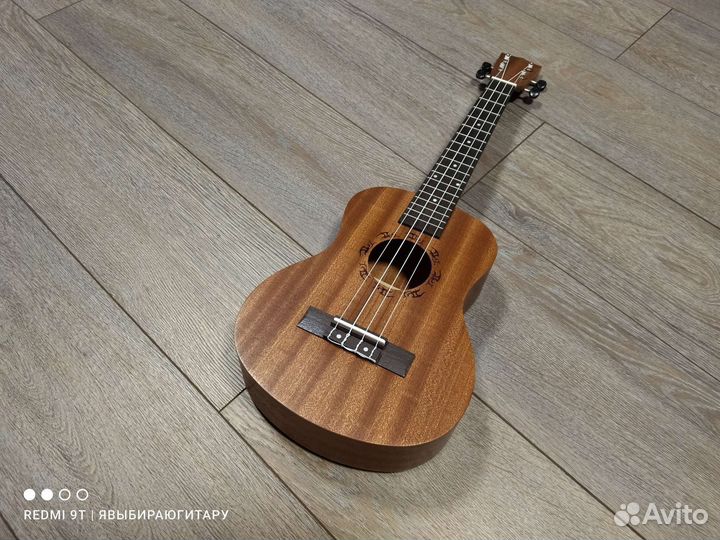Укулеле тенор Fabio (новая)