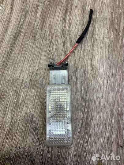 Плафон салона задний правый Volkswagen Touareg