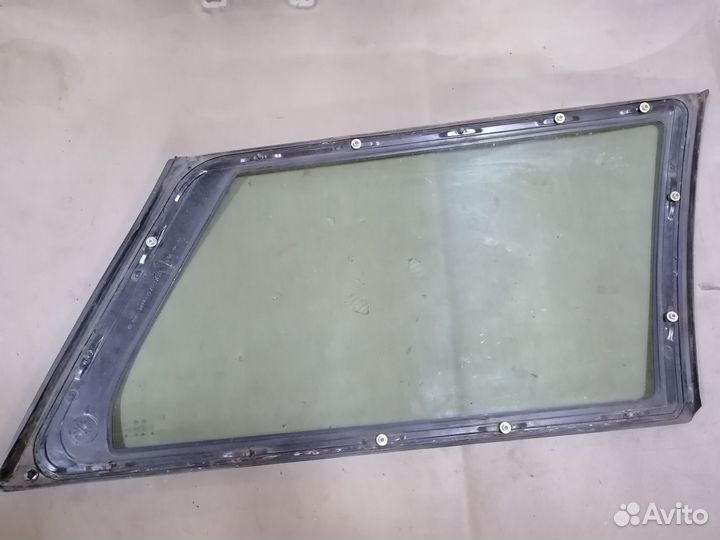 Стекло кузовное зад левое VW Passat B4 универсал