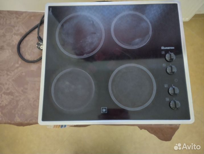 Керамическая варочная панель. Ariston