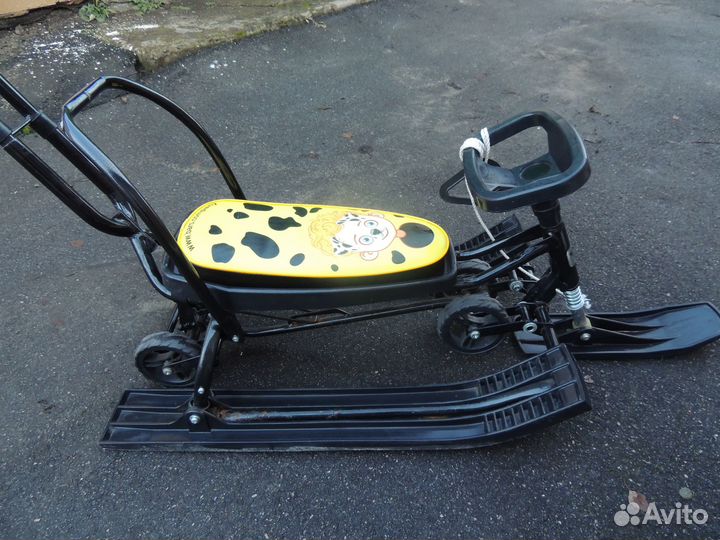 Детский снегокат с ручкой и колесами