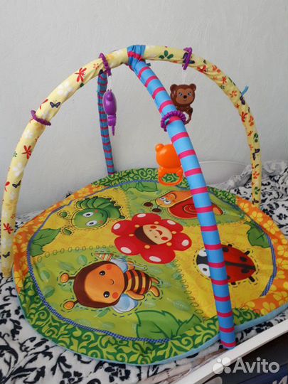 Развивающий коврик и погремушки