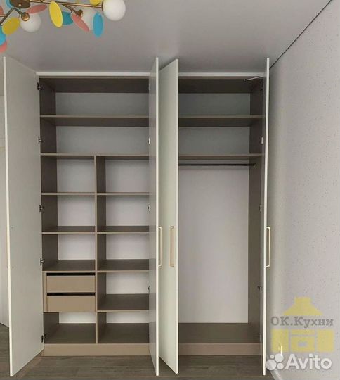 Зеркальный шкаф