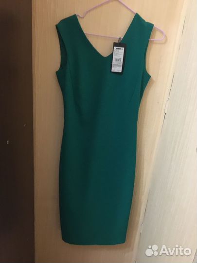 Красивое платье яркого зеленого цвета 42р
