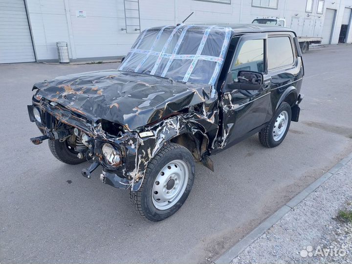 LADA 4x4 (Нива) 1.7 МТ, 2019, битый, 17 084 км