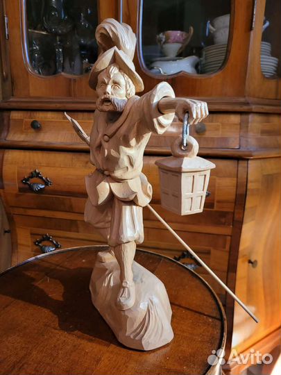 Старинная деревянная фигурка