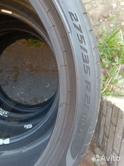 Pirelli P Zero PZ4 245/40 R21 и 275/35 R21 103Y