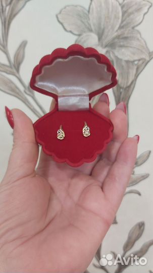 Золотые серьги