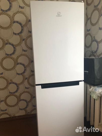 Холодильник Indesit