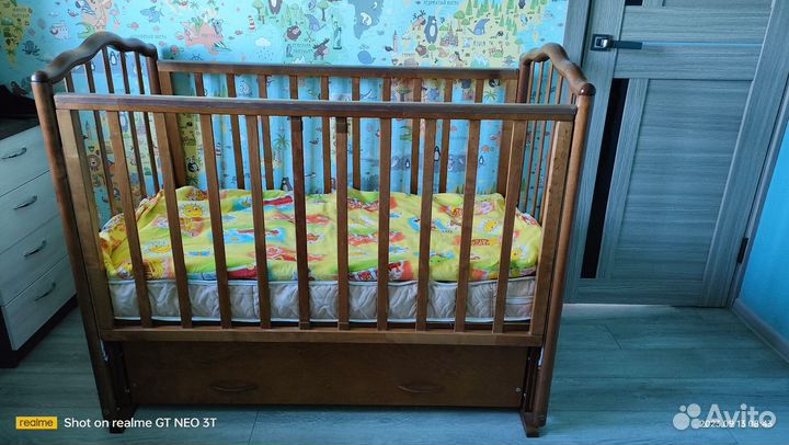 Детская кроватка с маятником и ящиком+матрас