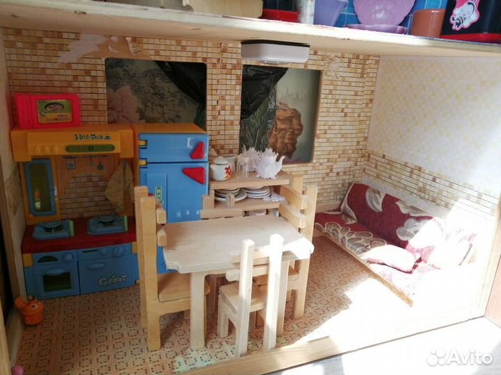 Кукольный домик с мебелью