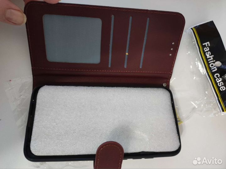 Чехол-книжка и защитные стекла на Xiaomi Redmi 8