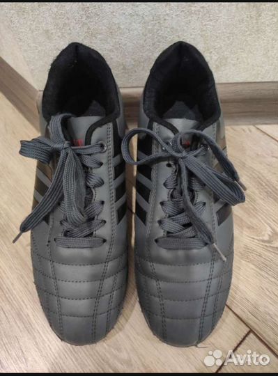 Кроссовки футбольные 39р 25см