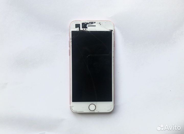 Телефон iPhone 7 и iPhone 4