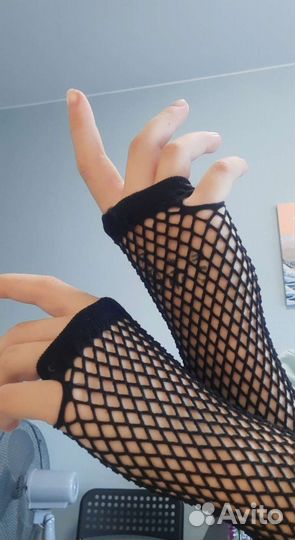 Перчатки без пальцев женские в сеточку