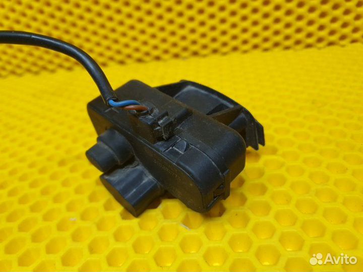 Сервопривод лючка бензобака Skoda Superb лифтбек 2