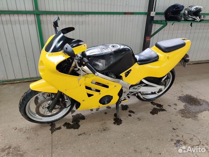 Suzuki GSX R250-2