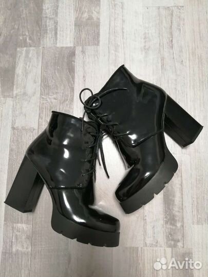 Ботильоны лаковые