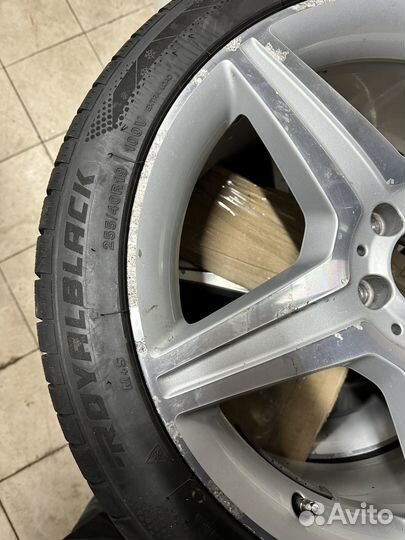 R19 Royal Black Royal Winter UHP 255/40, PCD 5x112 DIA 66.5