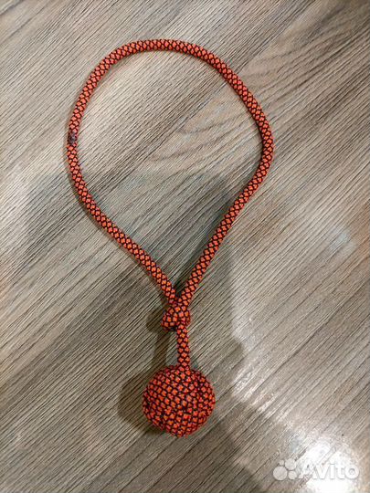 Обезьяний кулак (брелок, игрушка)