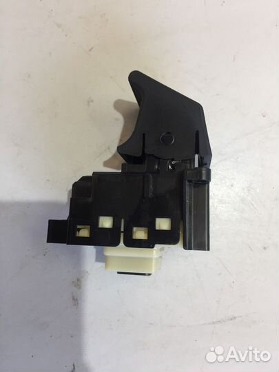 Кнопка фиксатора стояночного тормоза (Lexus GS)